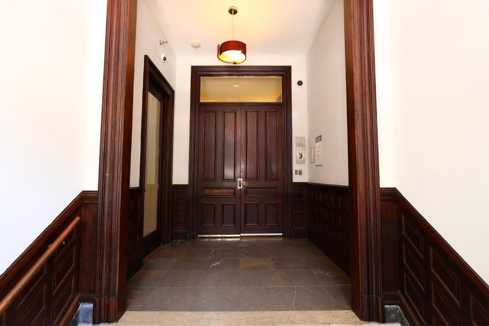 Large Stylish Newbury Street Studio W/ Kitchen Boston Bagian luar foto