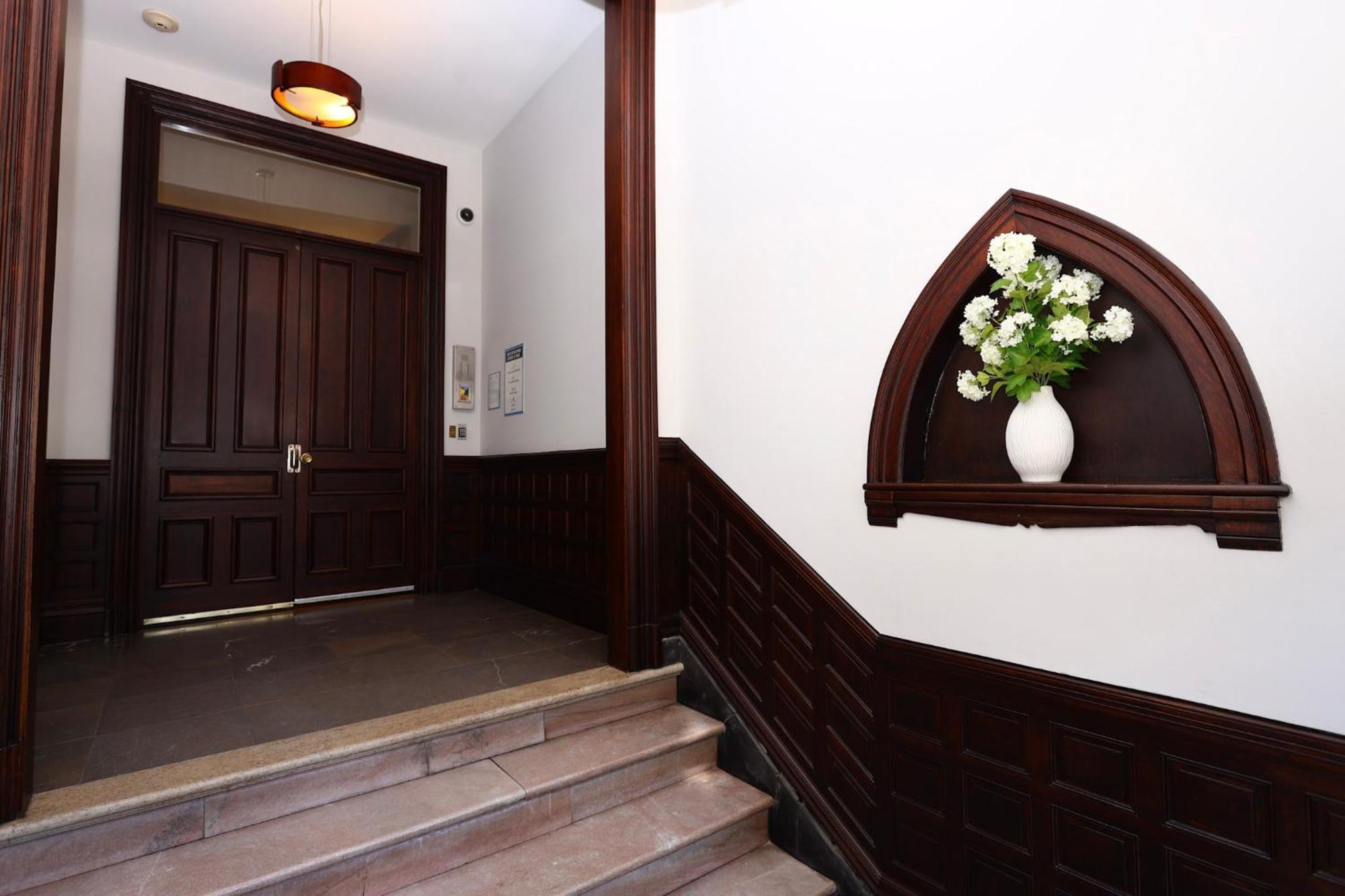 Large Stylish Newbury Street Studio W/ Kitchen Boston Bagian luar foto